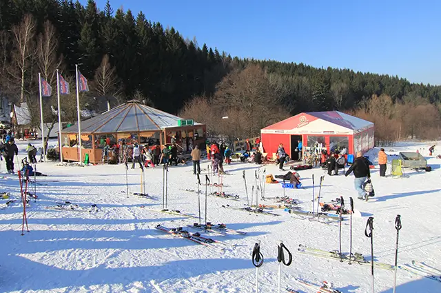 Centrálně umístěný skibar